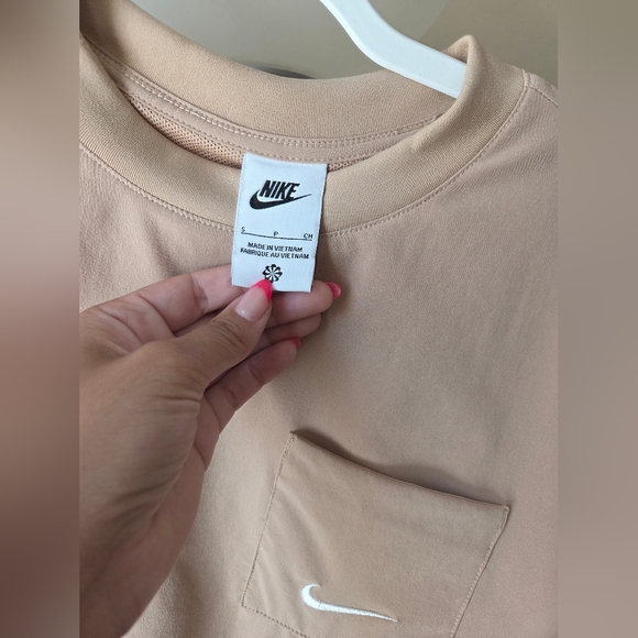 Nike Tan Cropped Workout T-Shirt - Picture 4 of 6